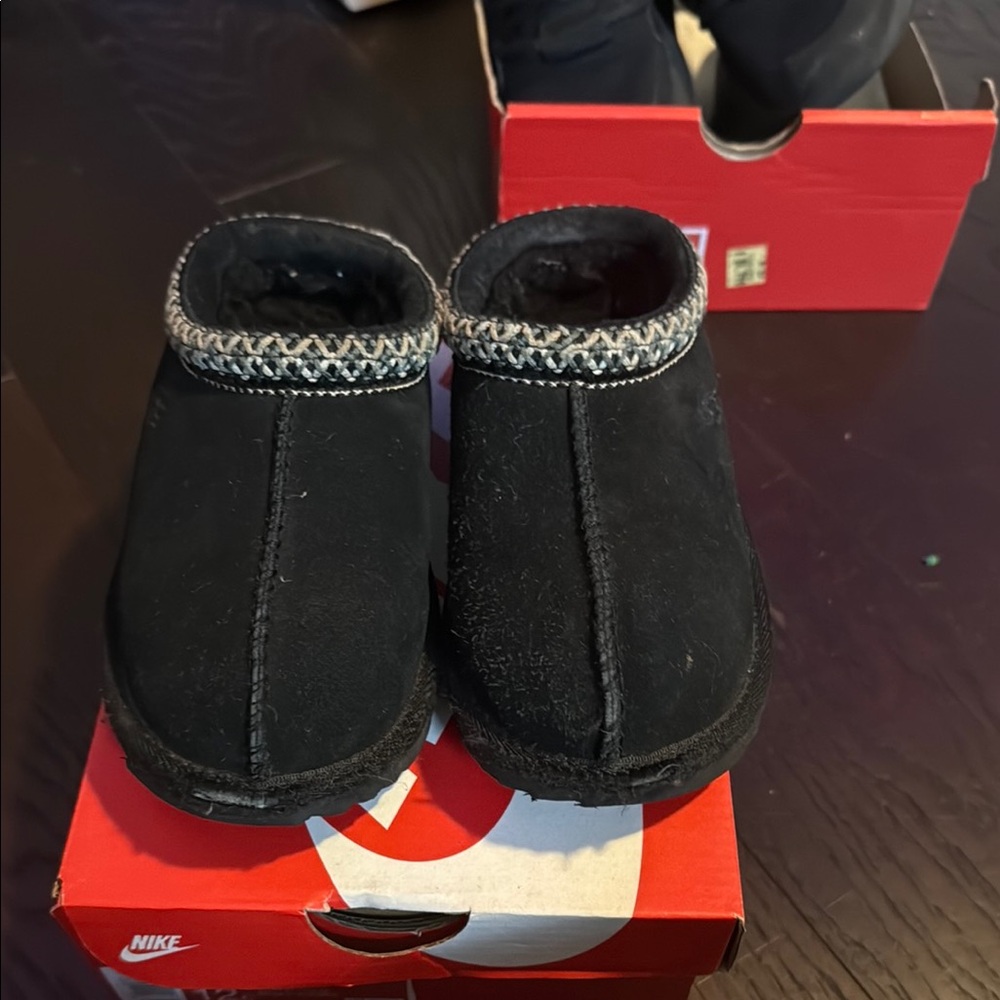 Black Cozy Slip-On Slippers with Woven Trim